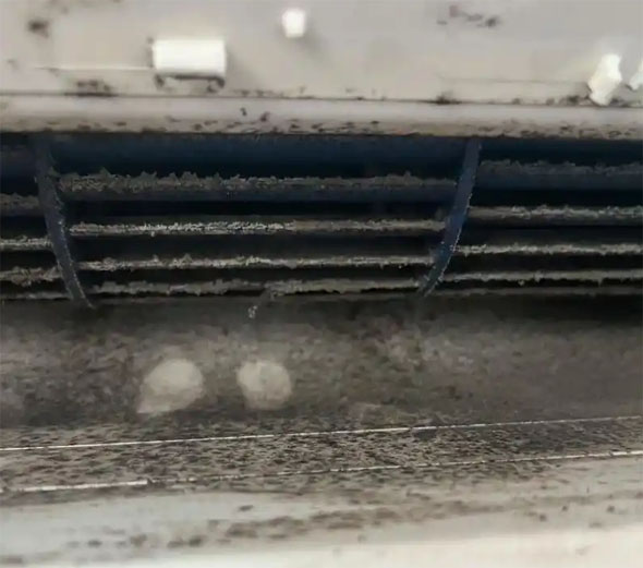 伊春空调吹的风有股烧焦味是怎么回事